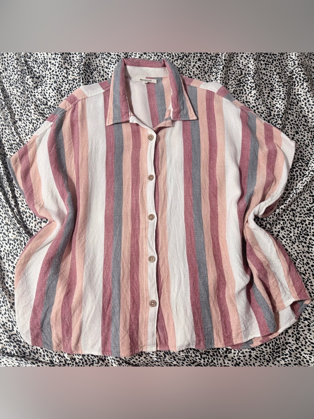 ✨RipCurl Oversized Button Down Top✨